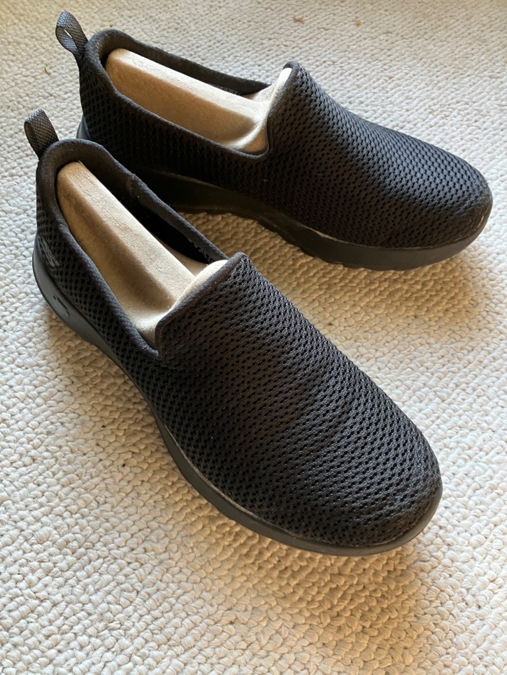 Women's Skechers breathable washable slip-on sneakers 6.5